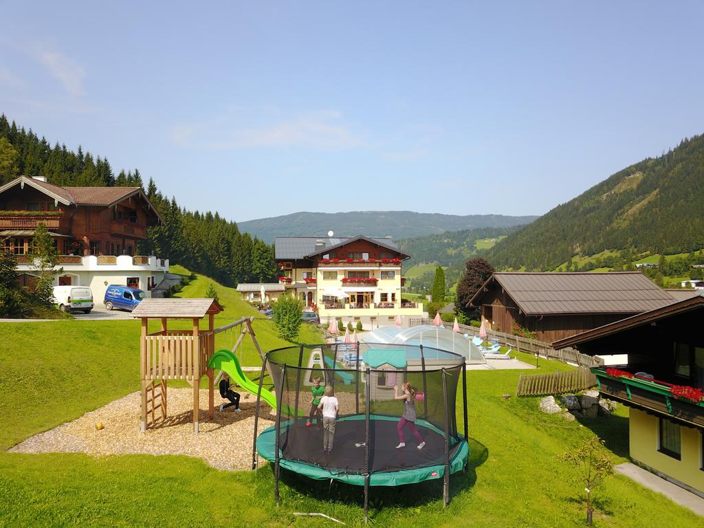 Natur & Familienhotel Der Stieglerhof ラートシュタット エクステリア 写真